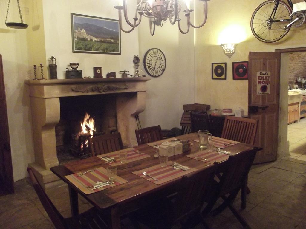 Chambres Et Table D'Hotes Au Brabo Mormoiron Exteriér fotografie